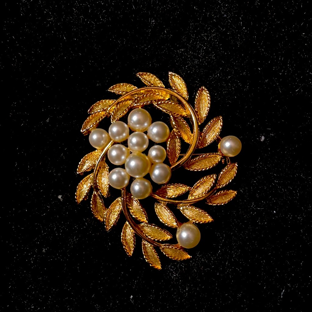 VTG 1960’s Lisner signed Brooch